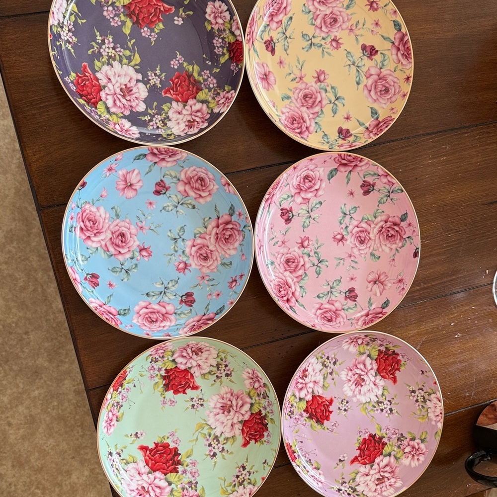 Floral Patterned Ceramic Plate Set